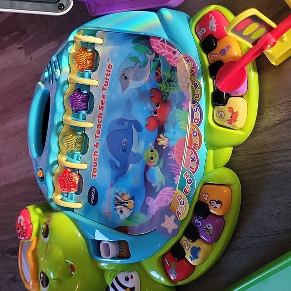 Peppers Pig All Around Town Car Set and Educational Toys - Picture 9 of 11